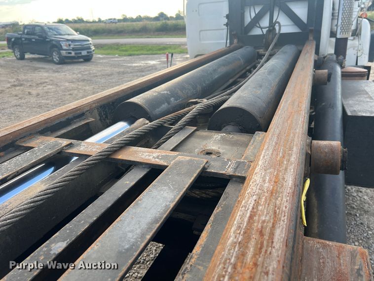 image for item MR9891 2000 Mack DM690S  roll-off container truck