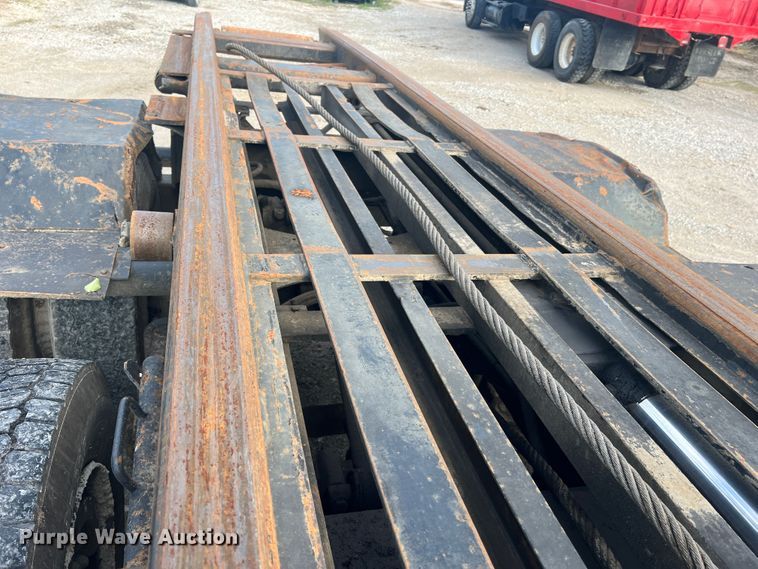 image for item MR9891 2000 Mack DM690S  roll-off container truck