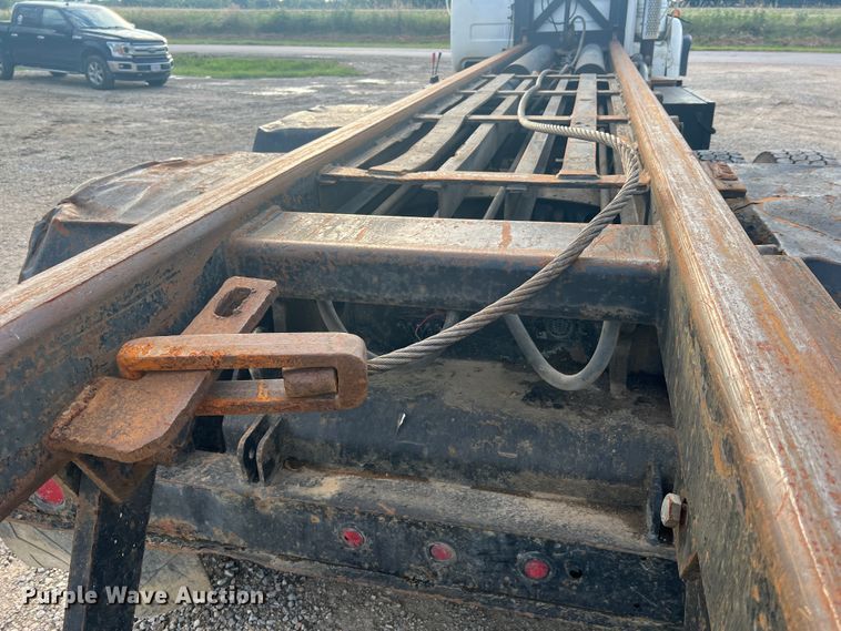 image for item MR9891 2000 Mack DM690S  roll-off container truck