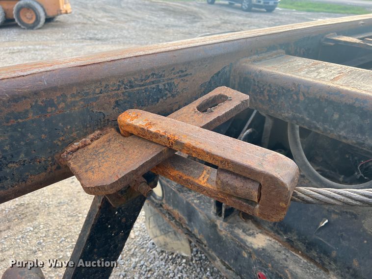 image for item MR9891 2000 Mack DM690S  roll-off container truck