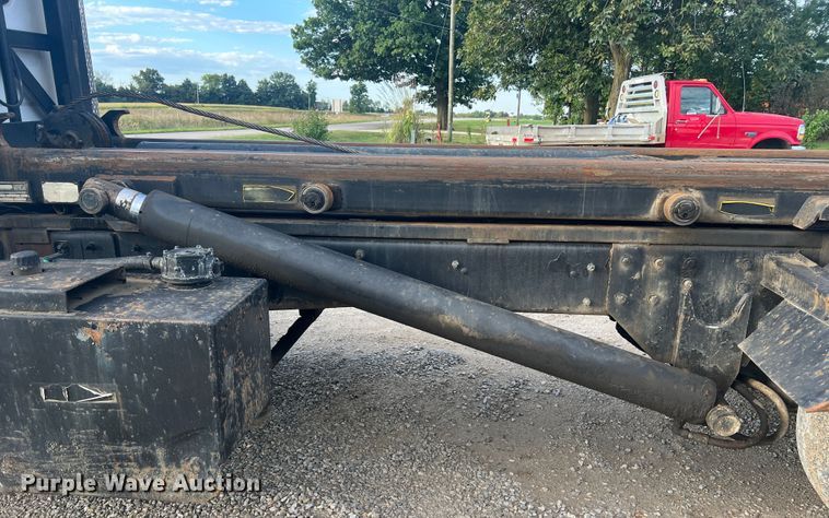 image for item MR9891 2000 Mack DM690S  roll-off container truck