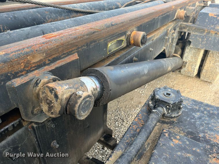 image for item MR9891 2000 Mack DM690S  roll-off container truck