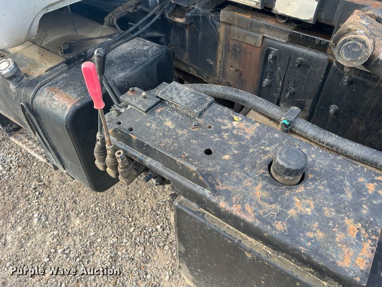 image for item MR9891 2000 Mack DM690S  roll-off container truck