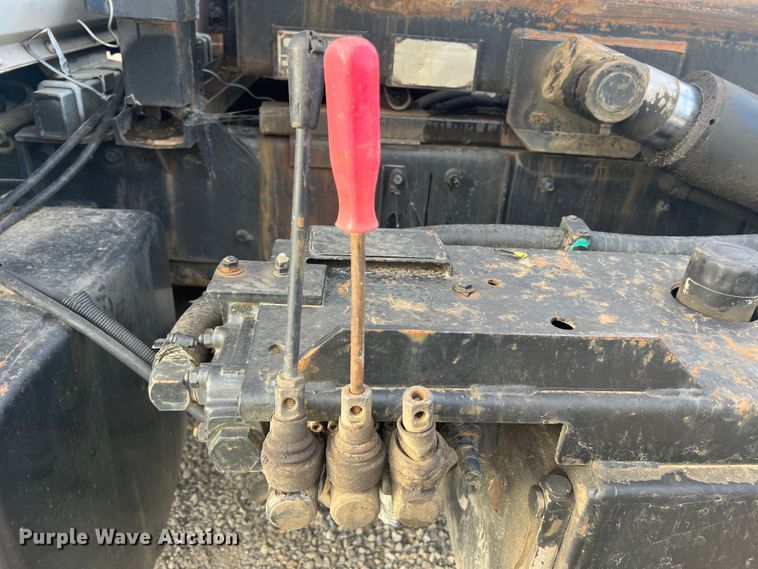 image for item MR9891 2000 Mack DM690S  roll-off container truck