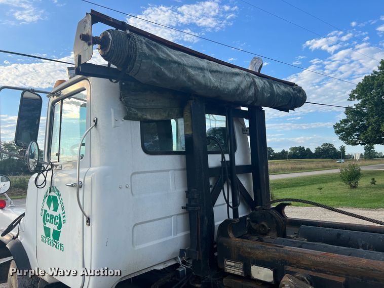 image for item MR9891 2000 Mack DM690S  roll-off container truck