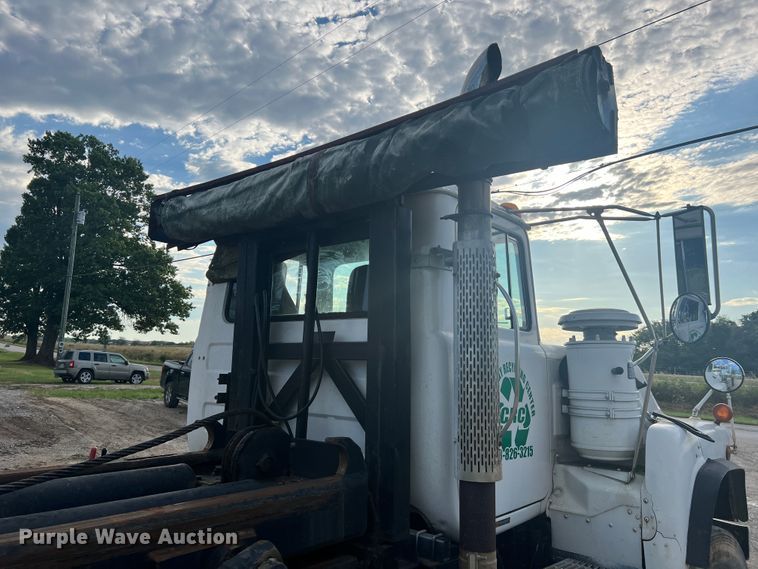 image for item MR9891 2000 Mack DM690S  roll-off container truck