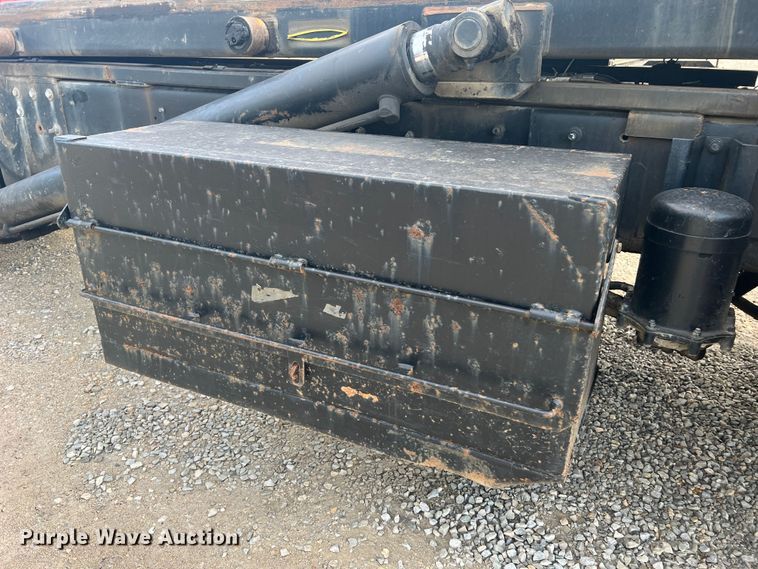 image for item MR9891 2000 Mack DM690S  roll-off container truck