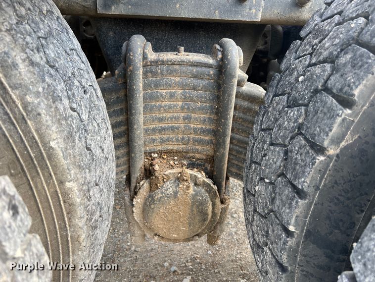 image for item MR9891 2000 Mack DM690S  roll-off container truck