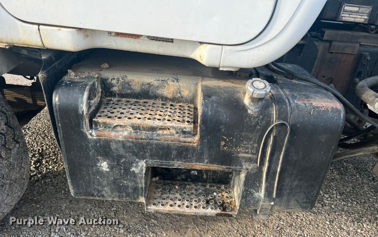 image for item MR9891 2000 Mack DM690S  roll-off container truck