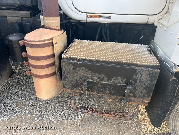 image for item MR9891 2000 Mack DM690S  roll-off container truck