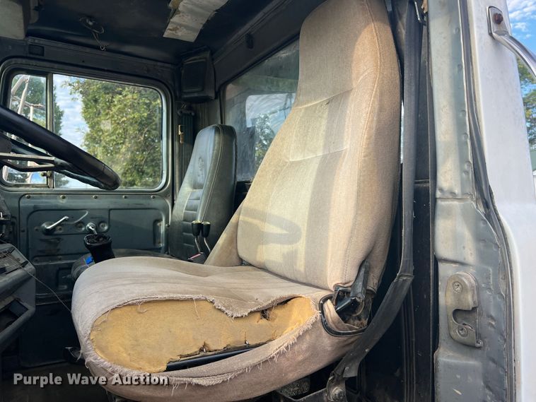 image for item MR9891 2000 Mack DM690S  roll-off container truck