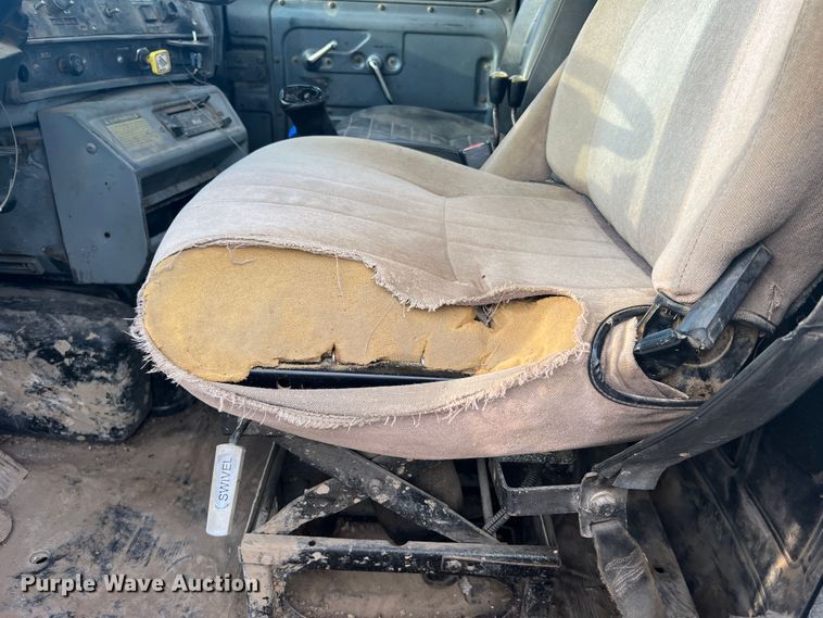 image for item MR9891 2000 Mack DM690S  roll-off container truck