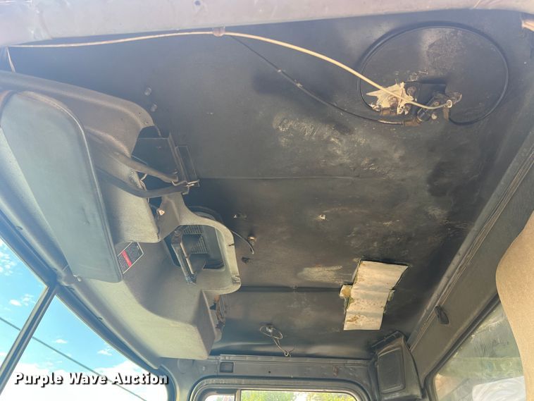 image for item MR9891 2000 Mack DM690S  roll-off container truck