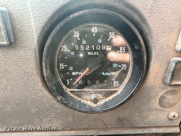 image for item MR9891 2000 Mack DM690S  roll-off container truck