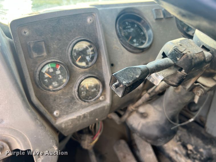 image for item MR9891 2000 Mack DM690S  roll-off container truck