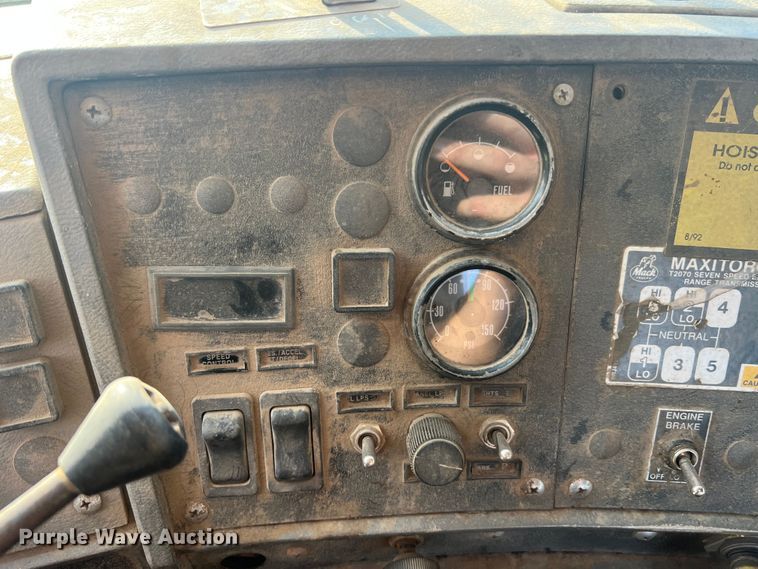 image for item MR9891 2000 Mack DM690S  roll-off container truck