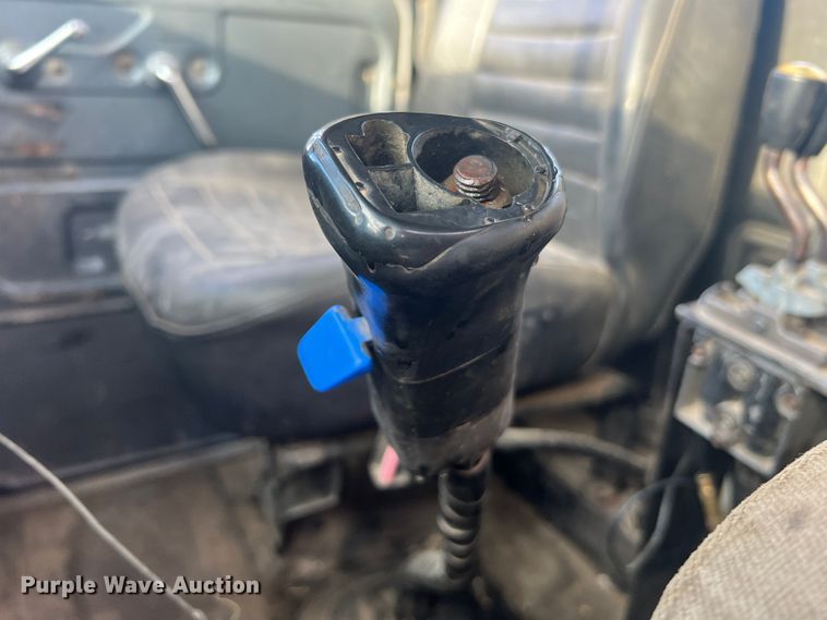 image for item MR9891 2000 Mack DM690S  roll-off container truck