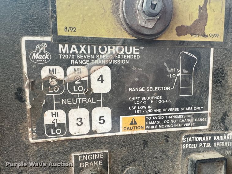 image for item MR9891 2000 Mack DM690S  roll-off container truck