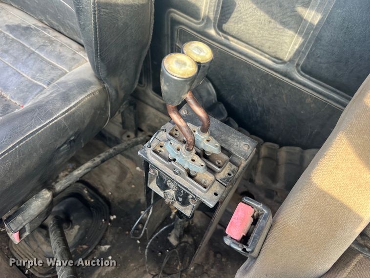 image for item MR9891 2000 Mack DM690S  roll-off container truck