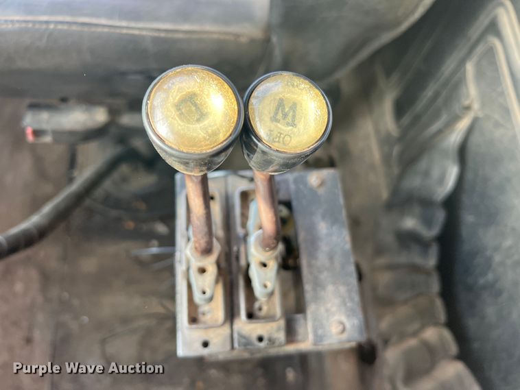 image for item MR9891 2000 Mack DM690S  roll-off container truck