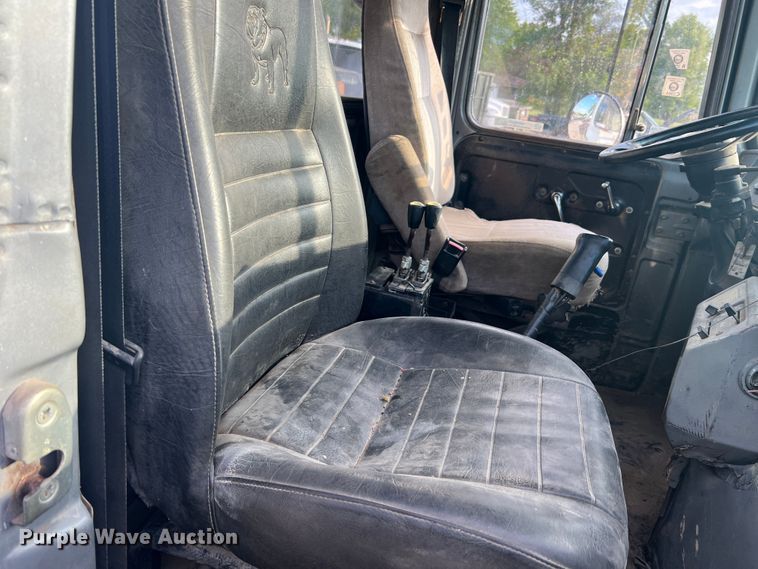 image for item MR9891 2000 Mack DM690S  roll-off container truck