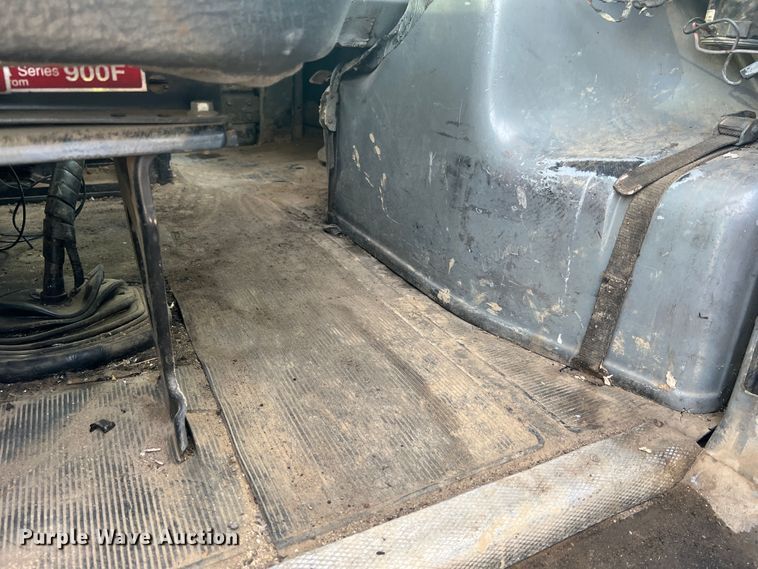 image for item MR9891 2000 Mack DM690S  roll-off container truck