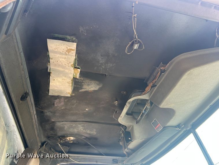 image for item MR9891 2000 Mack DM690S  roll-off container truck