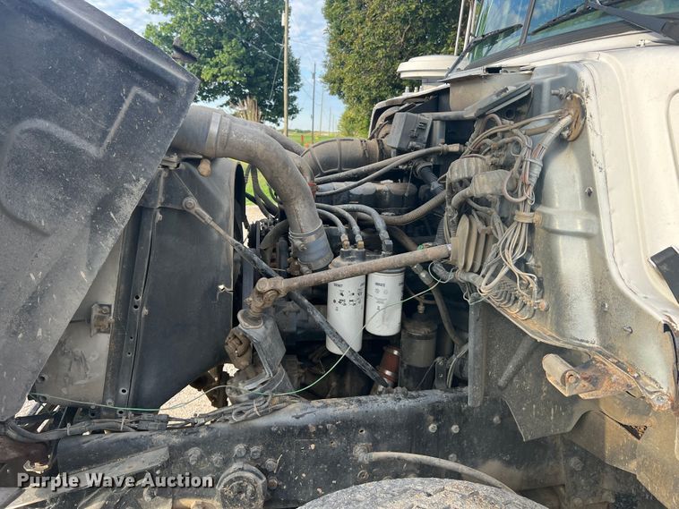 image for item MR9891 2000 Mack DM690S  roll-off container truck