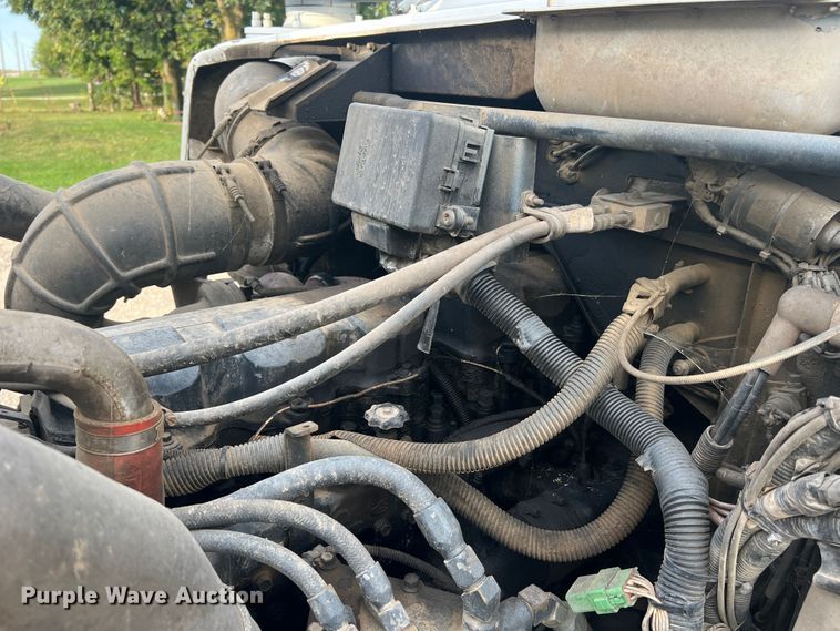 image for item MR9891 2000 Mack DM690S  roll-off container truck