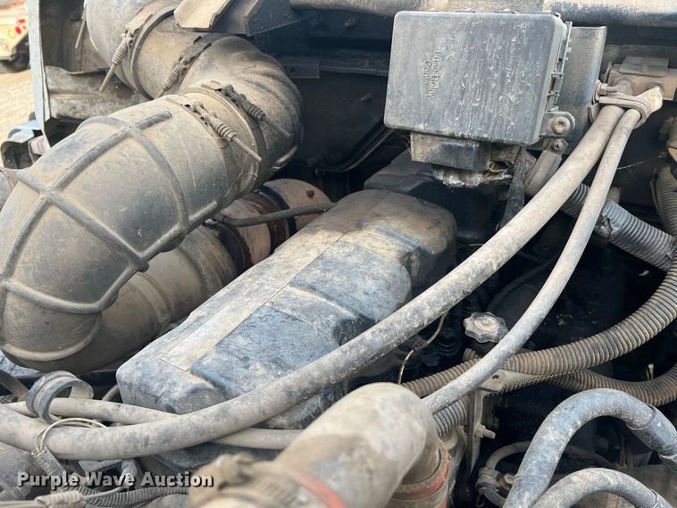 image for item MR9891 2000 Mack DM690S  roll-off container truck