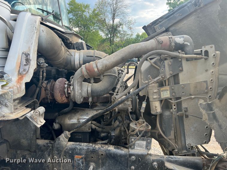 image for item MR9891 2000 Mack DM690S  roll-off container truck