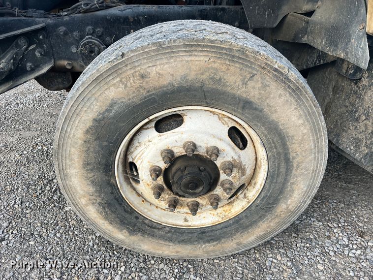 image for item MR9891 2000 Mack DM690S  roll-off container truck