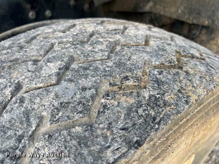 image for item MR9891 2000 Mack DM690S  roll-off container truck