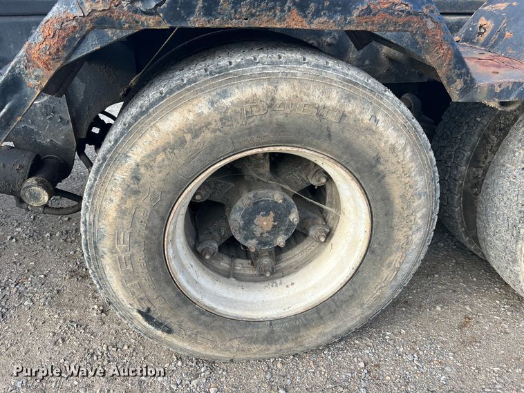 image for item MR9891 2000 Mack DM690S  roll-off container truck