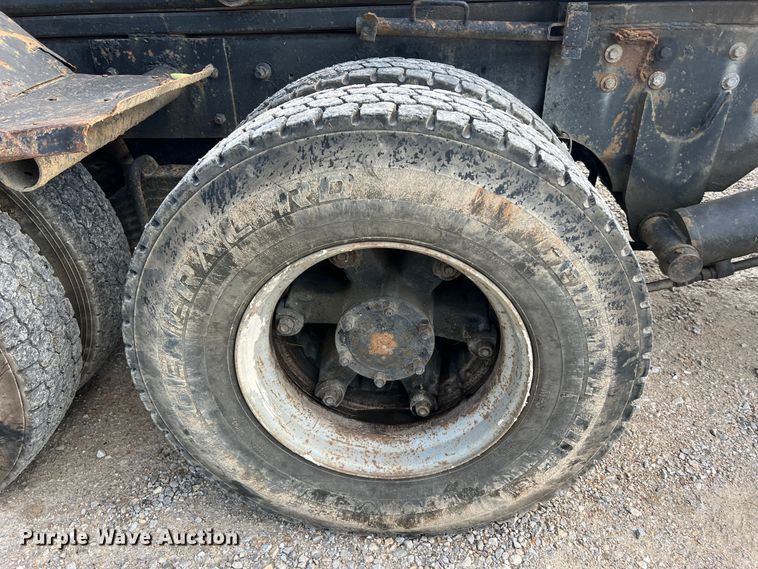 image for item MR9891 2000 Mack DM690S  roll-off container truck