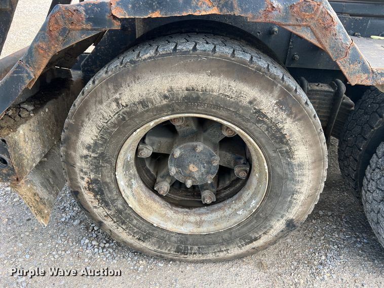 image for item MR9891 2000 Mack DM690S  roll-off container truck