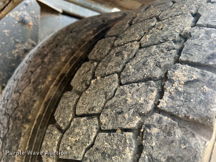 image for item MR9891 2000 Mack DM690S  roll-off container truck