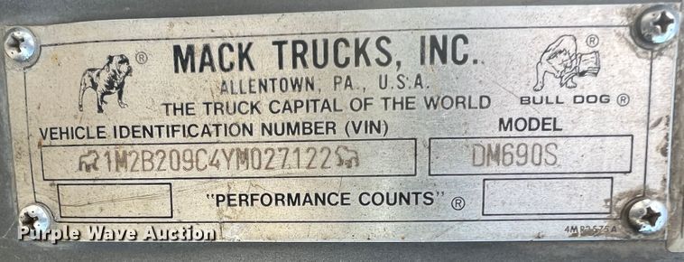 image for item MR9891 2000 Mack DM690S  roll-off container truck