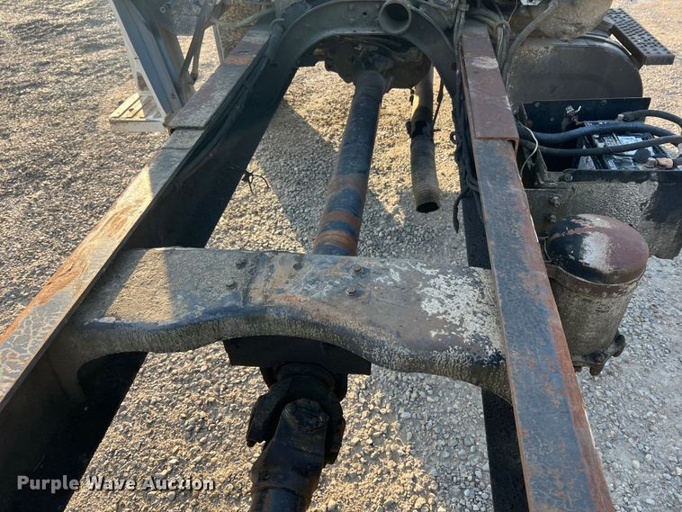 image for item MR9893 1993 Ford LT8000  truck cab and chassis