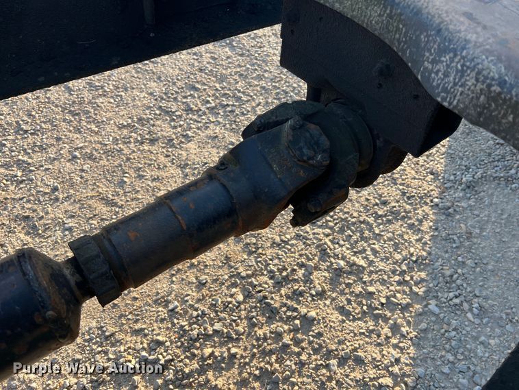 image for item MR9893 1993 Ford LT8000  truck cab and chassis