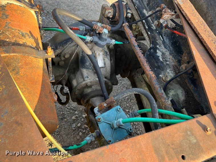 image for item MR9893 1993 Ford LT8000  truck cab and chassis