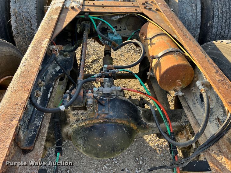 image for item MR9893 1993 Ford LT8000  truck cab and chassis