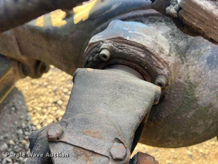 image for item MR9893 1993 Ford LT8000  truck cab and chassis