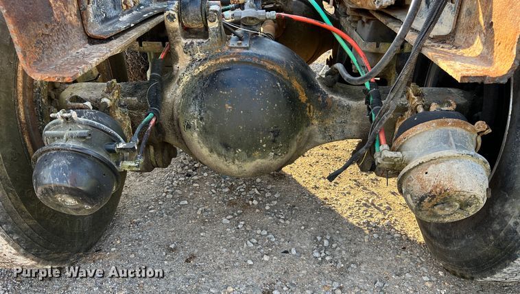 image for item MR9893 1993 Ford LT8000  truck cab and chassis