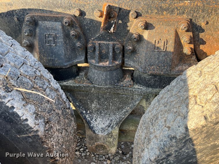 image for item MR9893 1993 Ford LT8000  truck cab and chassis