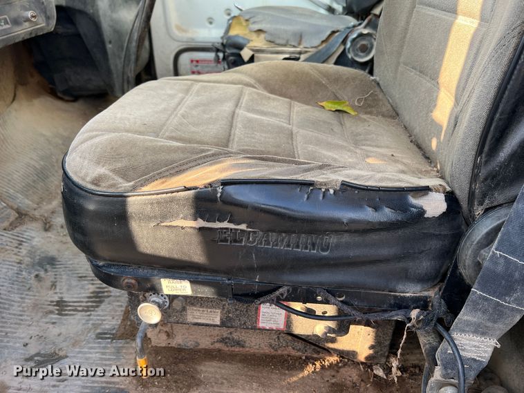 image for item MR9893 1993 Ford LT8000  truck cab and chassis