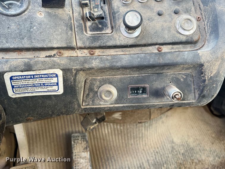 image for item MR9893 1993 Ford LT8000  truck cab and chassis