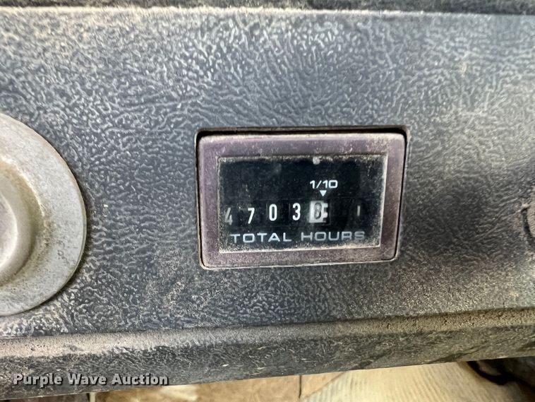 image for item MR9893 1993 Ford LT8000  truck cab and chassis