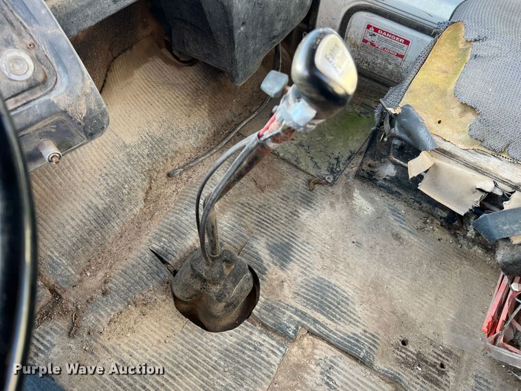 image for item MR9893 1993 Ford LT8000  truck cab and chassis