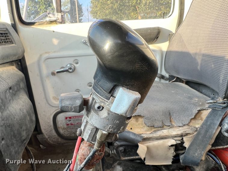 image for item MR9893 1993 Ford LT8000  truck cab and chassis